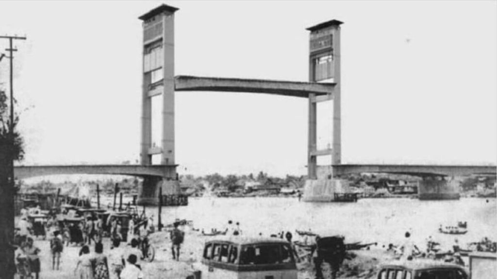 sejarah jembatan ampera